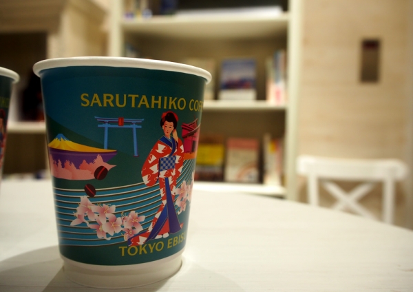 H.I.S.旅と本と珈琲と Omotesando　猿田彦珈琲の日本風のコーヒーカップがかわいい