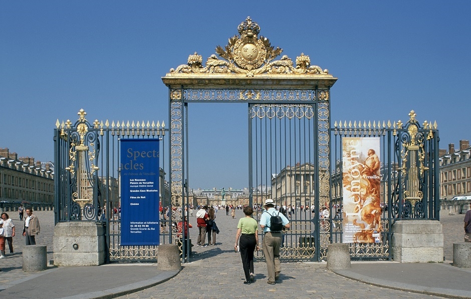 ヴェルサイユ宮殿の門が立派