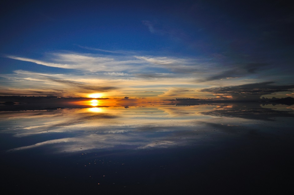 ウユニ塩湖の天空の鏡