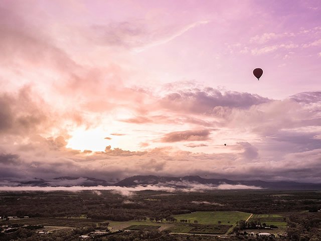 オーストラリア・ケアンズ　熱気球での空中散歩