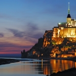 モン・サン・ミッシェルのキレイな夜景をバックに、2人で写真が撮れたこと。