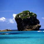 【3位：台湾のビーチリゾート、墾丁】 台湾の観光地としては台北や高雄などの年がメジャーですが、白砂の美しい海・墾丁が3位にランクイン。サーフィンのメッカとしても有名です。サンセットはまさに絶景！