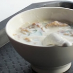 【7位：阜杭豆漿(フーハン・ドゥジャン)の「朝ごはん」】 レストランとしてだけではなく、テイクアウトのお客さんも多い「阜杭豆漿」の「朝ごはん」。定番の豆漿(日本で言う投入)、油條(揚げパン)等、どれを注文しても外れなしMRT善導寺駅から出てすぐ、華山市場があるビルの2F。