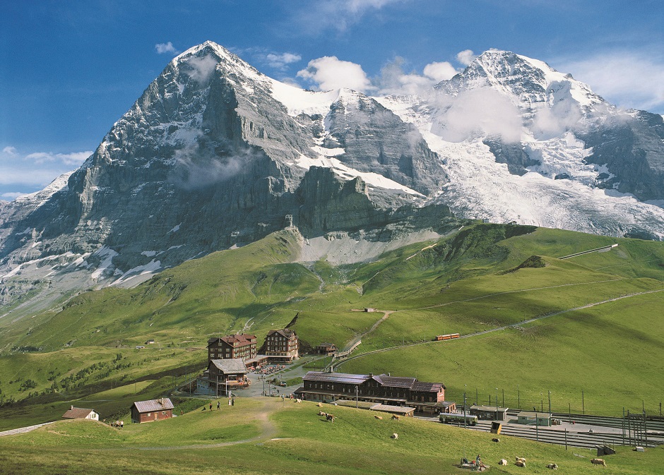 一生に一度は乗りたい！夏の絶景鉄道3選