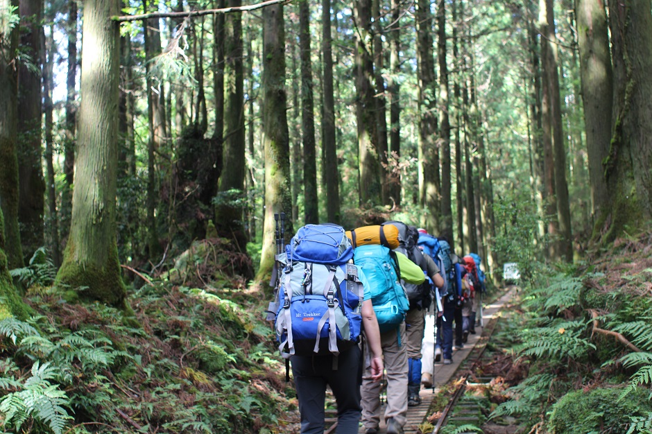 屋久島を縦走！登山ツアーで、旅仲間の和を広げよう！