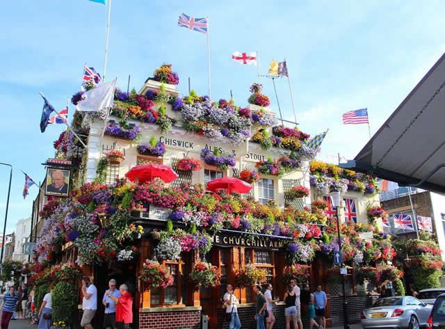 イギリスのフォトジェニックスポット5位:チャーチル・アームズ イギリスのフォトジェニックスポット5位:チャーチル・アームズ