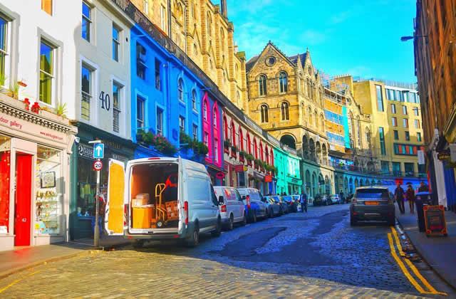 イギリスのフォトジェニックスポット1位:ヴィクトリアストリート/エディンバラ イギリスのフォトジェニックスポット1位:ヴィクトリアストリート/エディンバラ