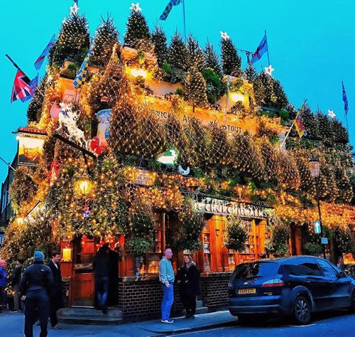 イギリスのフォトジェニックスポット5位:チャーチル・アームズ