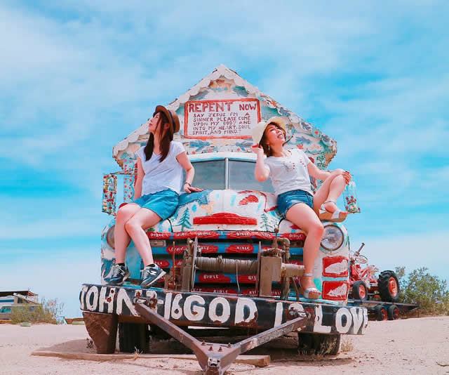 ロサンゼルスのフォトジェニックスポット第1位:サルベーションマウンテン ロサンゼルスのフォトジェニックスポット第1位:サルベーションマウンテン