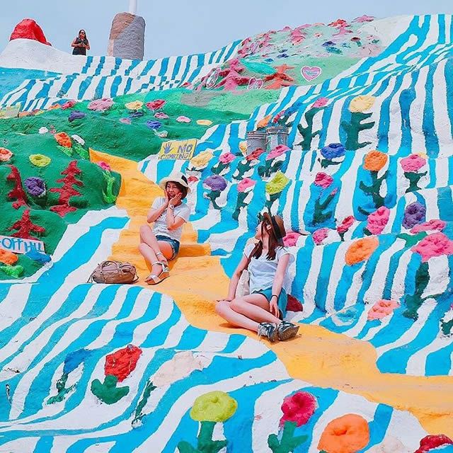 ロサンゼルスのフォトジェニックスポット第1位:サルベーションマウンテン ロサンゼルスのフォトジェニックスポット第1位:サルベーションマウンテン