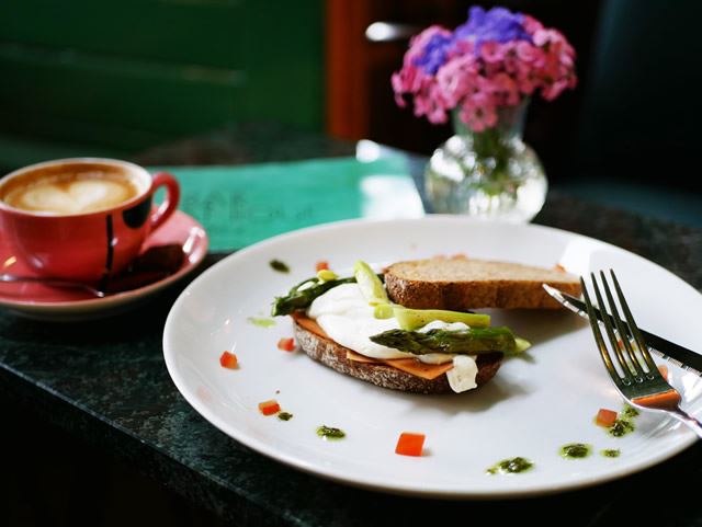 オランダ・アムステルダムのフォトジェニックなカフェ「BAR BOTANIQUE」