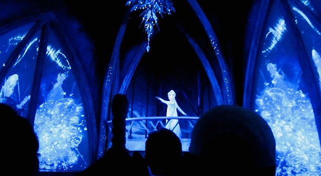 ソアリン・アラウンド・ザ・ワールド「フローズン・エバー・アフター」