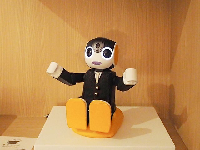 変なホテル関西空港　ロボホン