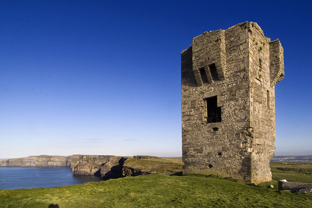 モハーの断崖 オブライエンの塔 c_tourism Ireland