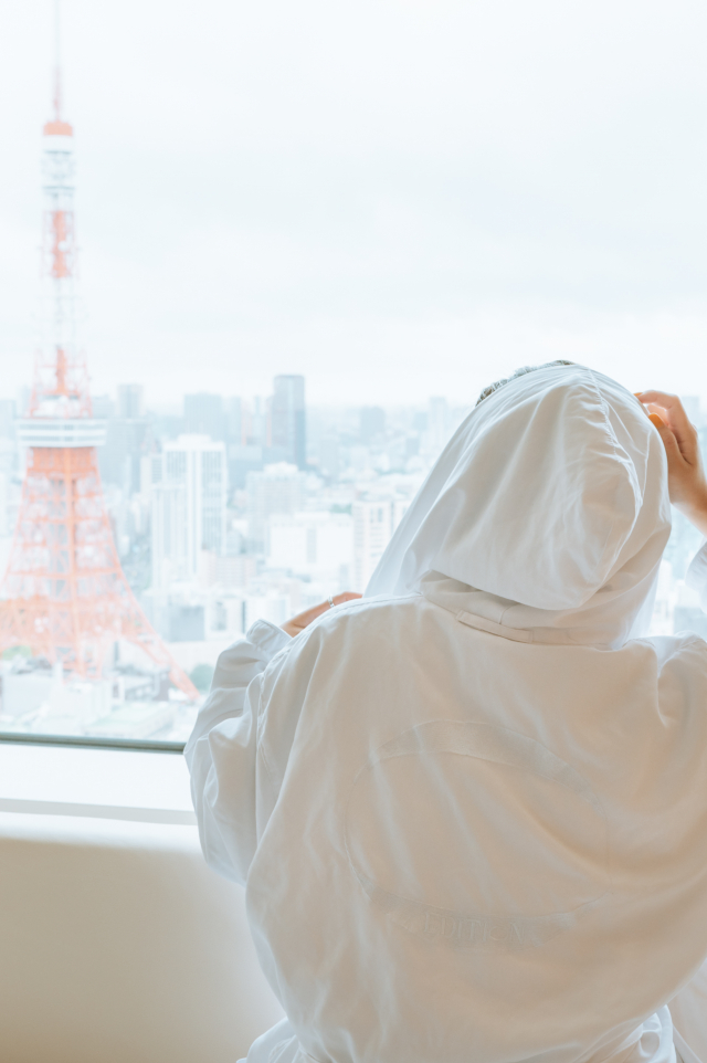 東京エディション虎ノ門　客室　バスローブ