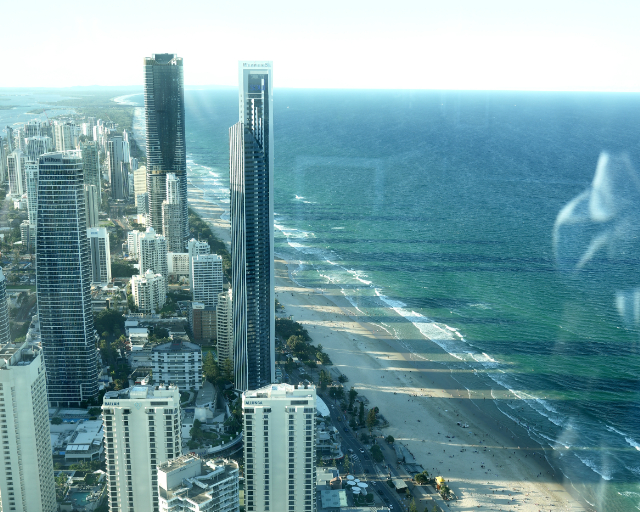 ビーチだけじゃない！？朝から夜まで楽しめる「ゴールドコースト」