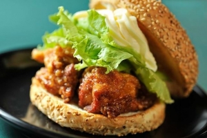 ラッキーピエロのチャイニーズチキンバーガー