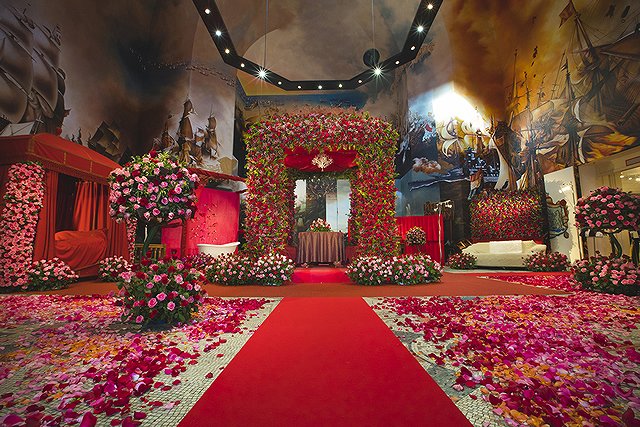ハウステンボス 昼も夜も美しい 2 000品種1万本のバラ祭 をご紹介